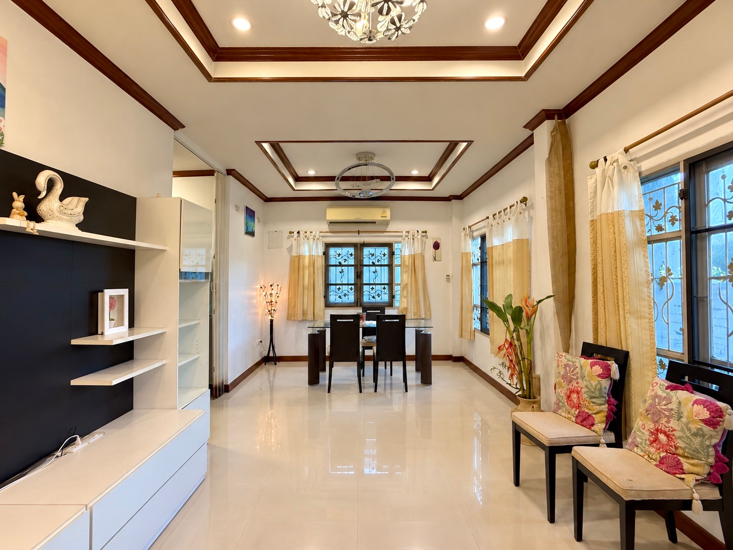 ขายด่วน! บ้านเดี่ยวแปลงริม หมู่บ้านรติรมย์ 2 นนทบุรี . ราคาขายเพียง 4.8 ล้านบาท ตกแต่งครบ พร้อมเฟอร์นิเจอร์ทั้งหมด หิ้วกระเป๋าเข้าอยู่ได้ทันที 