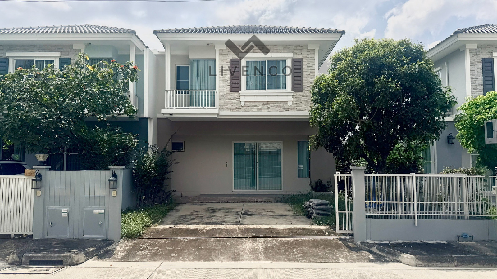 Semi-detached house for sale, Villaggio Pinklao-Salaya.  (plot in front of the garden)
