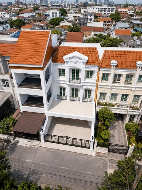 Ratchaphruek Rd.6-8 Charan13 Luxury 3-story townhome 3bed BTS BangWa 1.45km. 3bath 32sq.wa. 250 sq.m