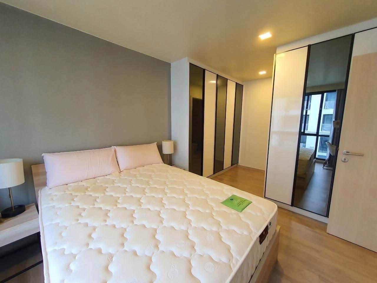 For rent Maestro 03 Rama 9, pets allowed, 2 bedrooms, 2 bathrooms, 66 sq m, Building C, 5th floor, fully furnished, ready to move in, 35,000 baht.