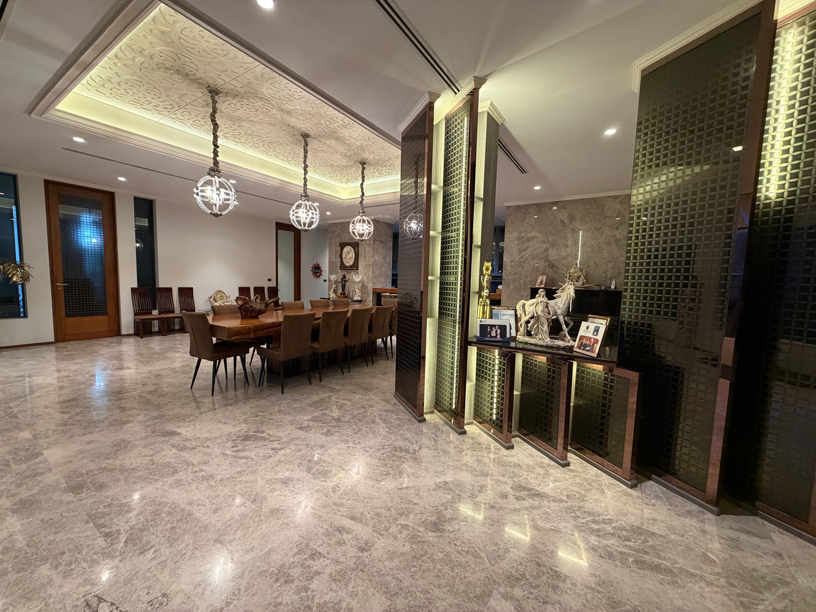 ขายบ้านเดี่ยวหรู ที่ดิน 370 ตร.ว. 6 ห้องนอน 9 ห้องน้ำ พร้อม Gym, Outdoor Jacuzzi และที่จอดรถ 4 คัน ใกล้ โรงเรียนShrewsbury & King’s College ไม่เคยมีประวัติน้ำท่วมหรือน้ำรอระบาย ภายในซอยมีบ้านเพียง 3 หลัง มีเพื่อนบ้านเพียง 2 หลัง บรรยากาศเงียบสงบ  – รูปที่ 2