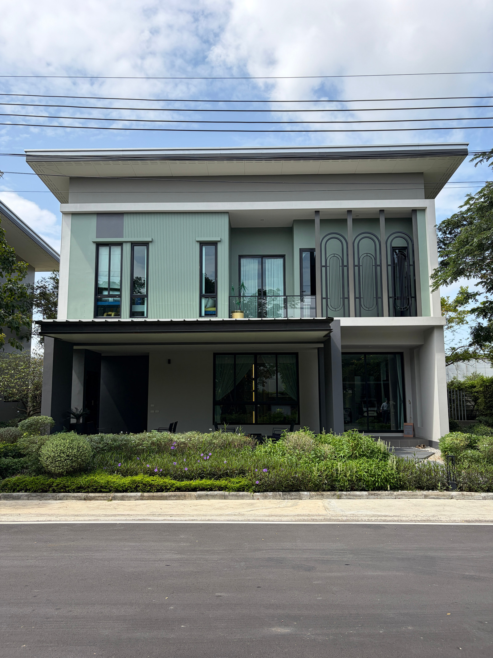 For sale: The Eternity Verdoir, 3 bedrooms, 5 bathrooms, 250 sq.m., new project near Min Buri.