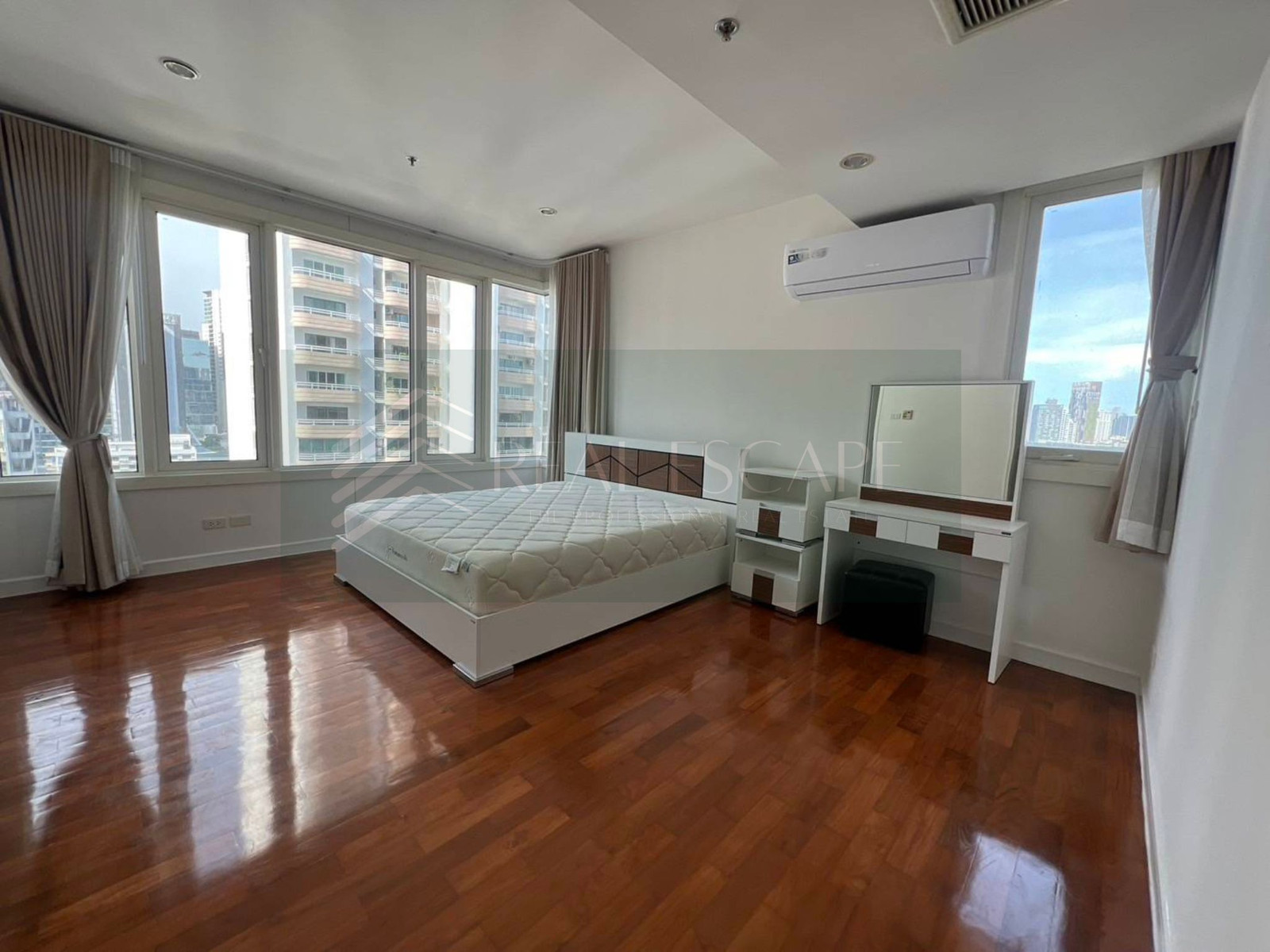 2 bedrooms - best price, spacious layout that feels like home. Big balcony with a great view and lots of natural light. – รูปที่ 4