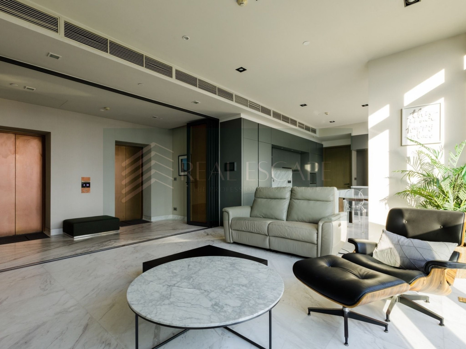 ตกแต่งสวย สไตล์ Modern Luxury ใจกลางทองหล่อ ลิฟต์ส่วนตัว ไพรเวท เพื่อนบ้านคุณภาพ รับสัตว์เลี้ยง
