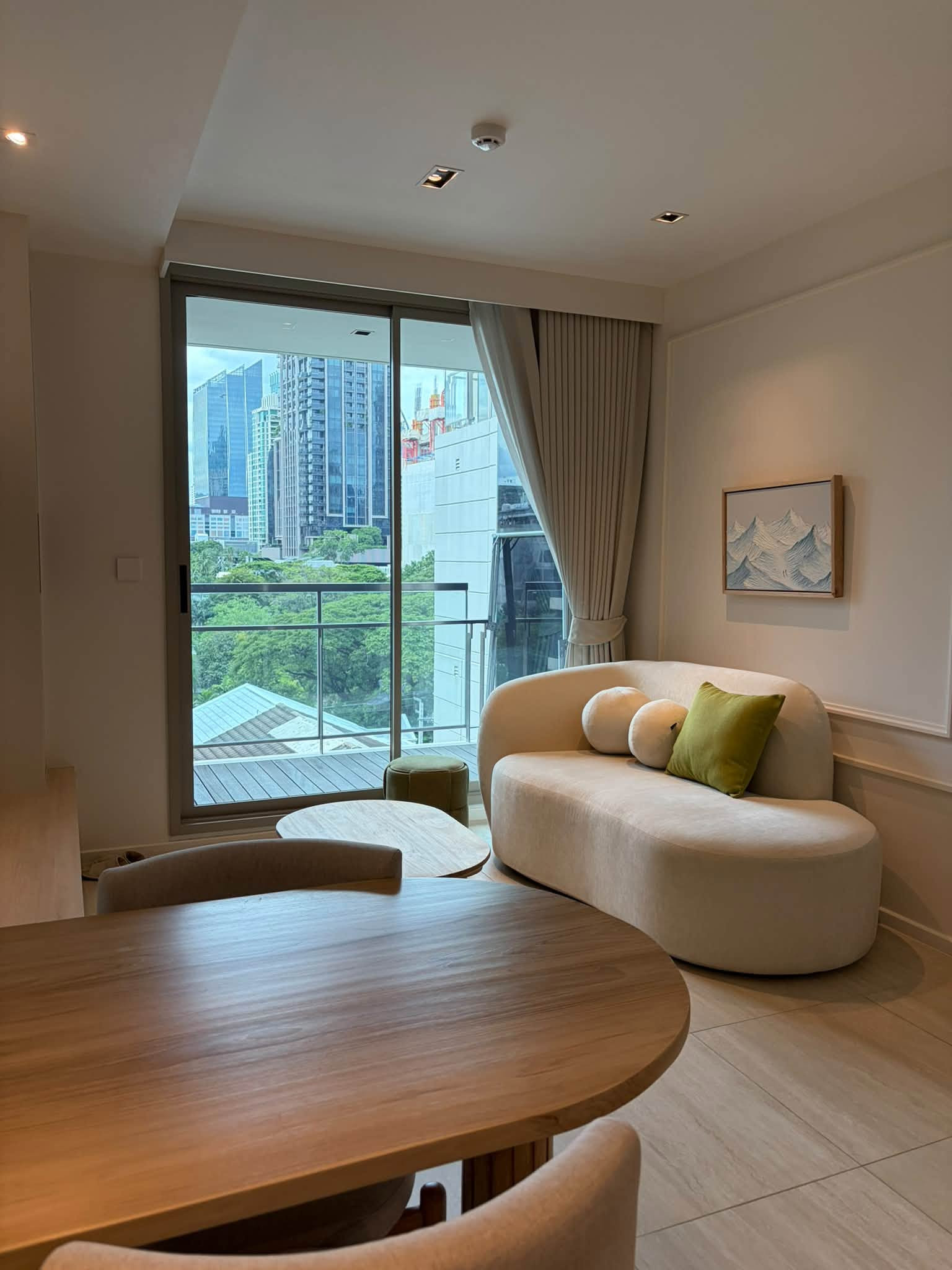 ST854/For rent, luxury condo, Low-Rise CRAFT Ploenchit (Craft Ploenchit), 7th floor, large room, 48 sq m, 1 bedroom, garden view, Embassy of Switzerland, Soi Nai Lert, in the heart of Ploenchit, just 3 minutes walk to BTS Ploenchit. ST854/For rent, luxury condo, Low-Rise CRAFT Ploenchit (Craft Ploenchit), 7th floor, large room, 48 sq m, 1 bedroom, garden view, Embassy of Switzerland, Soi Nai Lert, in the heart of Ploenchit, just 3 minutes walk to BTS Ploenchit.