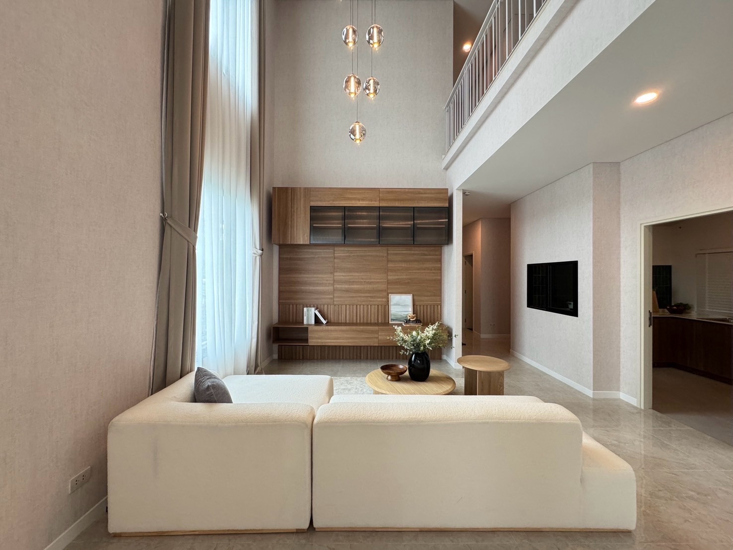 บ้านเดี่ยวพร้อมเฟอร์  หน้าสวน 4 ที่จอดรถ 