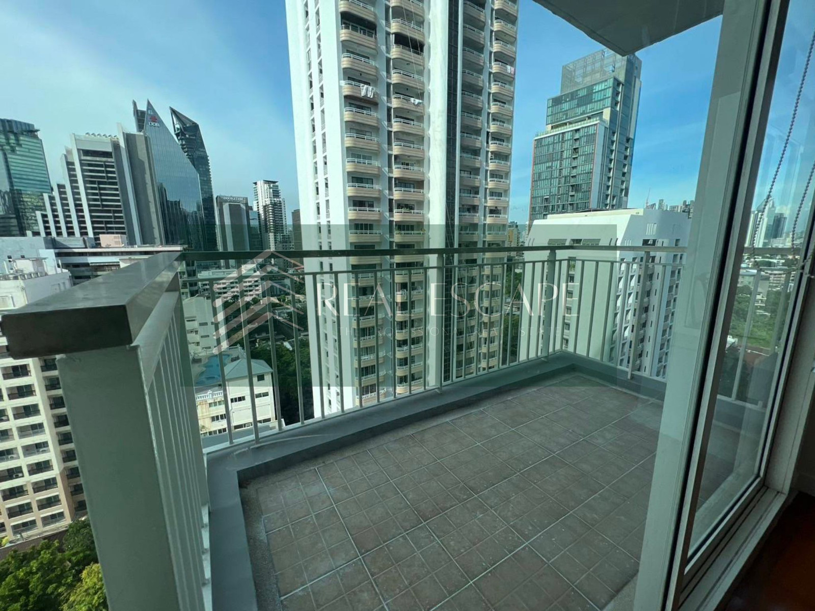 2 bedrooms - best price, spacious layout that feels like home. Big balcony with a great view and lots of natural light. – รูปที่ 3