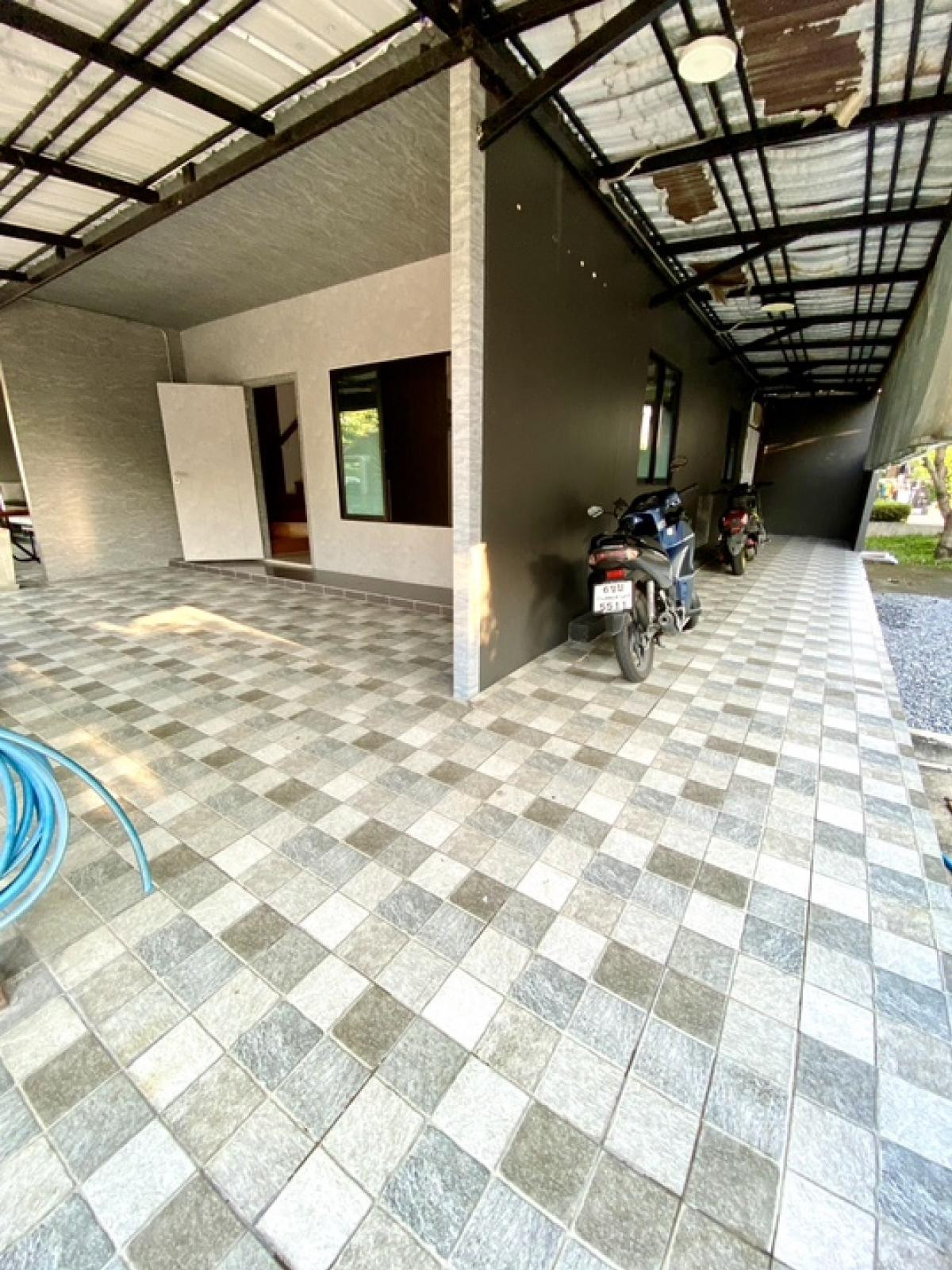 🟢 ให้เช่าทาวน์โฮม 2 ชั้น แปลงมุม (Corner Unit) ตำแหน่งดีเยี่ยมอยู่หน้าสวนสาธารณะ จอดรถได้ 2-3 คัน ติดตั้งแอร์, เตียงนอน และเครื่องทำน้ำอุ่น เหมาะสำหรับอยู่อาศัย หรือทำเป็นโฮมออฟฟิศสำนักงาน – รูปที่ 3