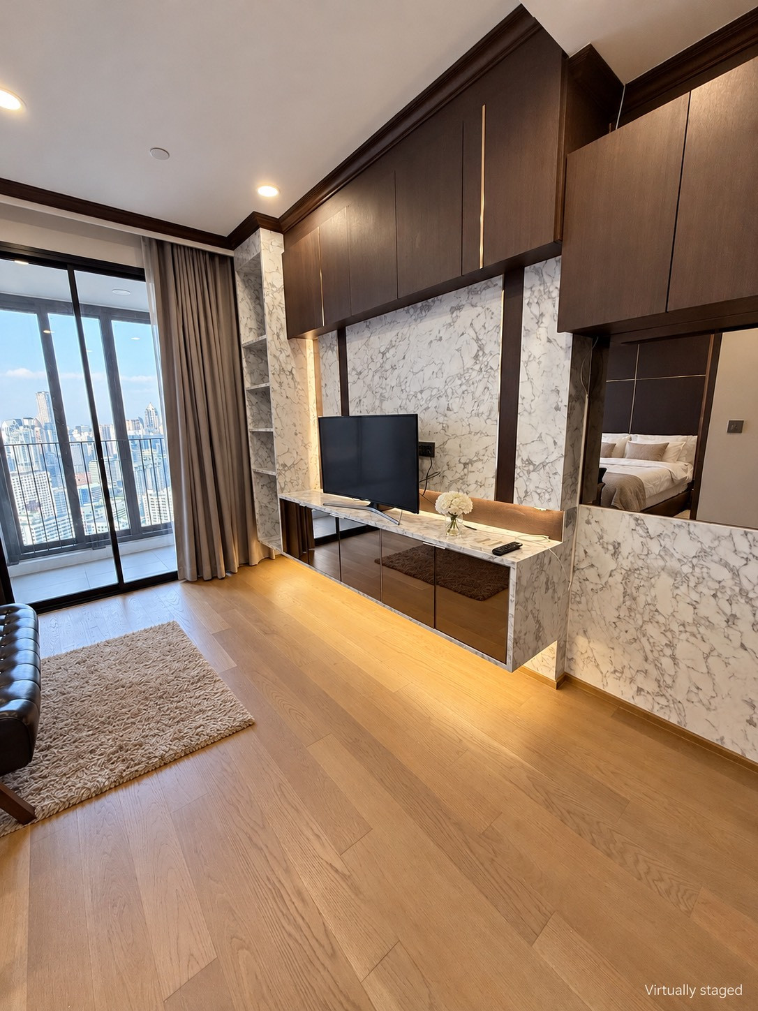 Urgent for rent, high floor, beautiful view, Ashton chula silom, 1 bedroom, 1 bathroom, size 35 sq m. If interested, contact 065-464-9497.