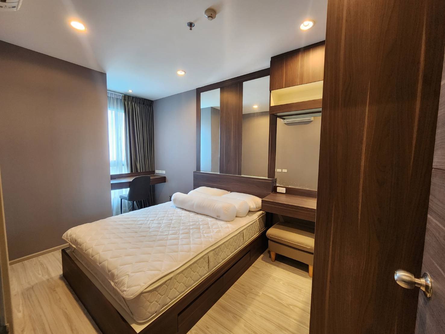 Unit Available for Sale at IDEO Mobi Sukhumvit Eastgate–Multiple units available—prices negotiable!