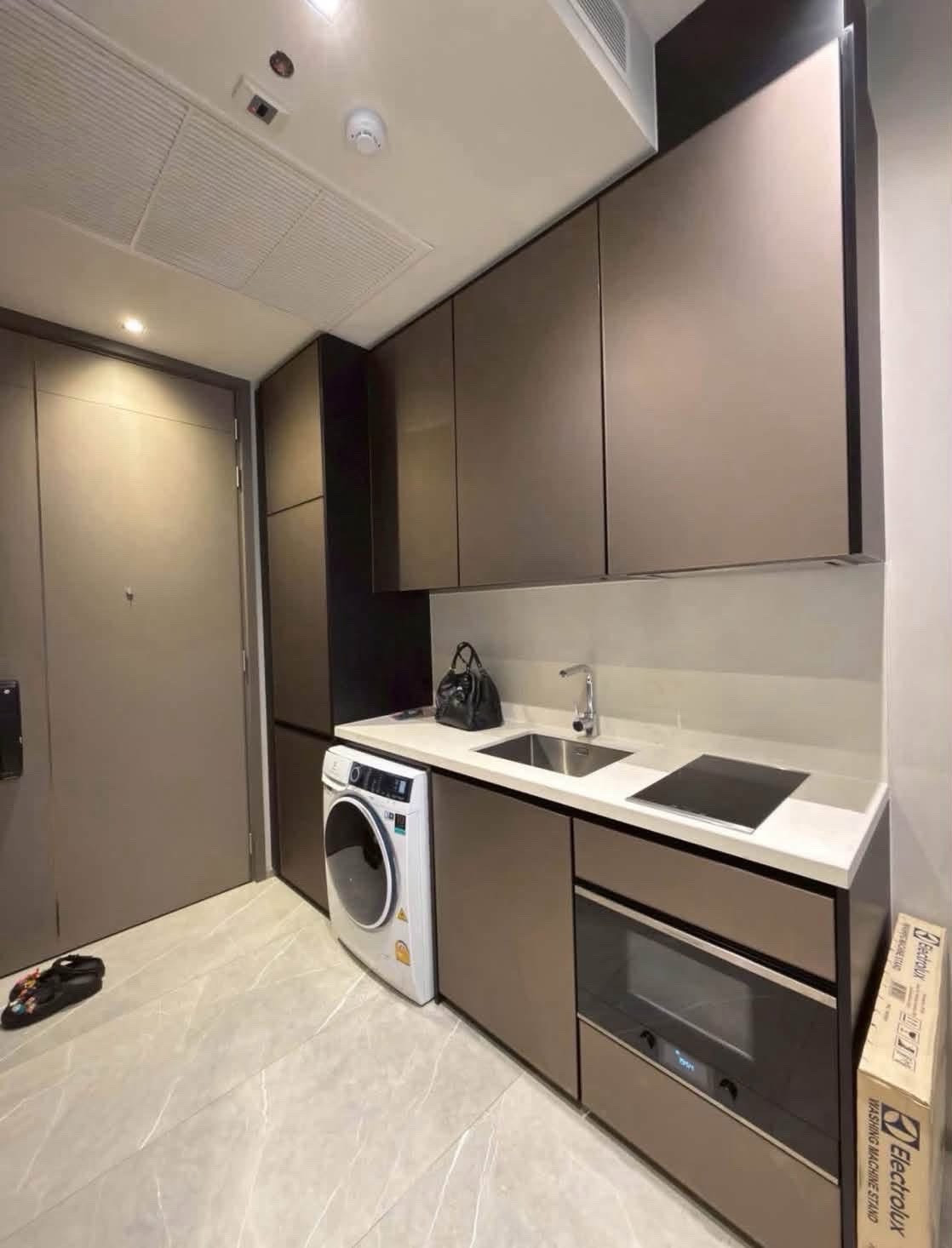 🏙️ FOR RENT | HYDE HERITAGE THONGLOR ✨ Luxury 1 Bedroom | 45 SQ.M. | 12th Floor 📍 Hyde Heritage Thonglor 🚝 Near BTS Thonglor 🏢 12th Floor 📐 45 SQ.M. 🛏️ 1 Bedroom 🛁 1 Bathroom 🛋️ Fully Furnished 💰 Rent: 50,000 THB/month 🤝 Negotiable 📄 1-Year – รูปที่ 4