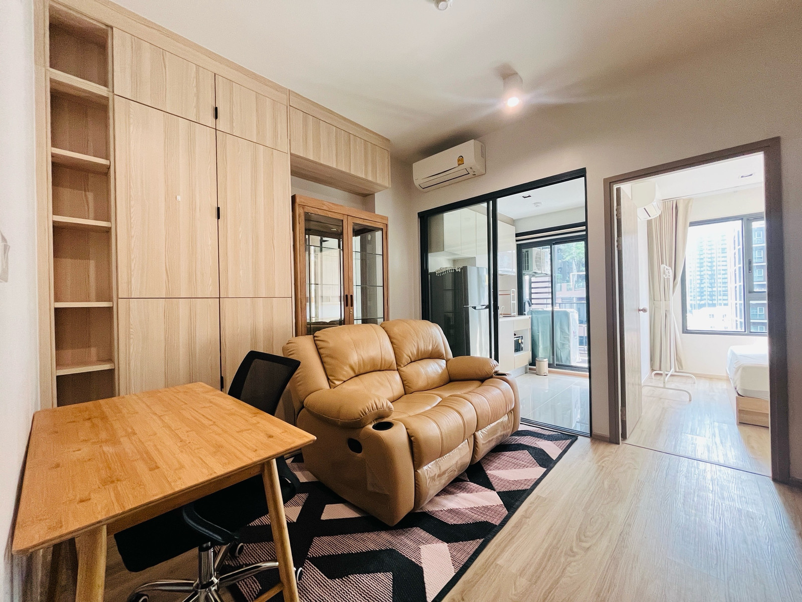 For rent ... Ideo Rama 9-Asoke, 1 bedroom, 1 bathroom, rent 19,000 baht/month ... Empty room, ready to move in.