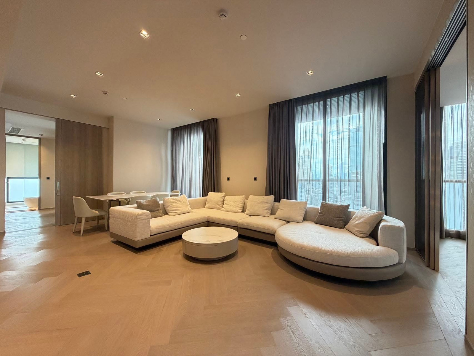 ST830/Sell/Rent Condo Super Luxury The Reserve Sathorn (The Reserve Sathorn), extra large unit 182 sq m, 4 bedrooms, 4 bathrooms + 1 multi-purpose room. Location: Soi Suan Phlu - South Sathorn, near MRT Lumpini and BTS Saladaeng / Chong Nonsi. Sale price: