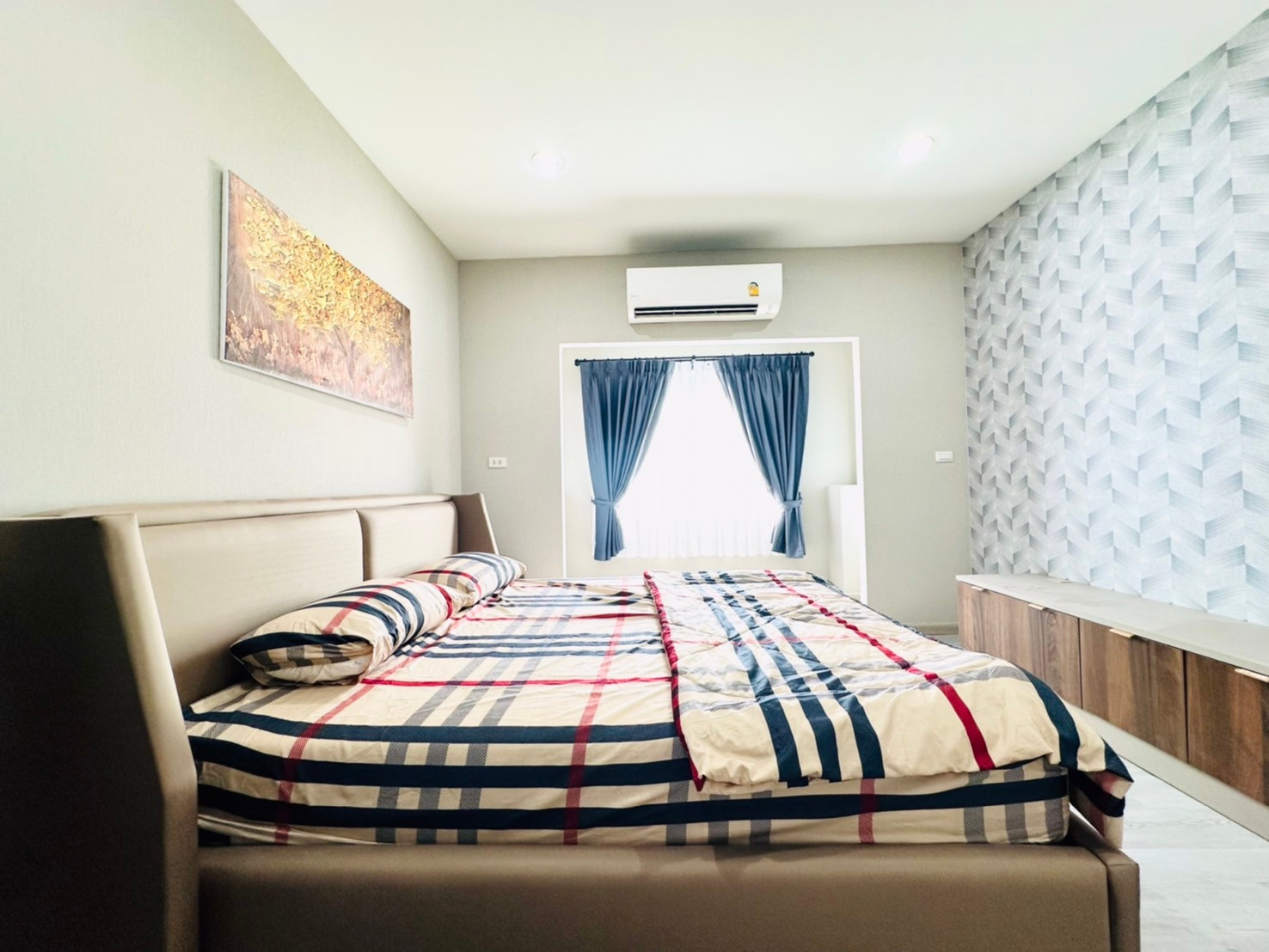 🎈 Available and ready for rent, 2-story detached house 🏘️ Size 200 sq m., 4 bedrooms, 3 bathrooms, 1 bedroom/bathroom. Housekeeper✔️35,000/month