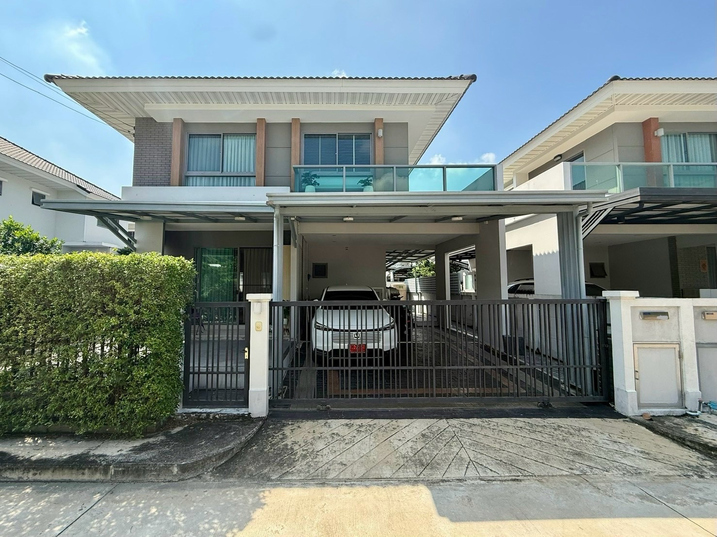 Beautiful house with downstairs bedroom, new phase, Perfect Place, Sukhumvit 77-Suvarnabhumi, next to Robinson. Beautiful house with downstairs bedroom, new phase, Perfect Place, Sukhumvit 77-Suvarnabhumi, next to Robinson.