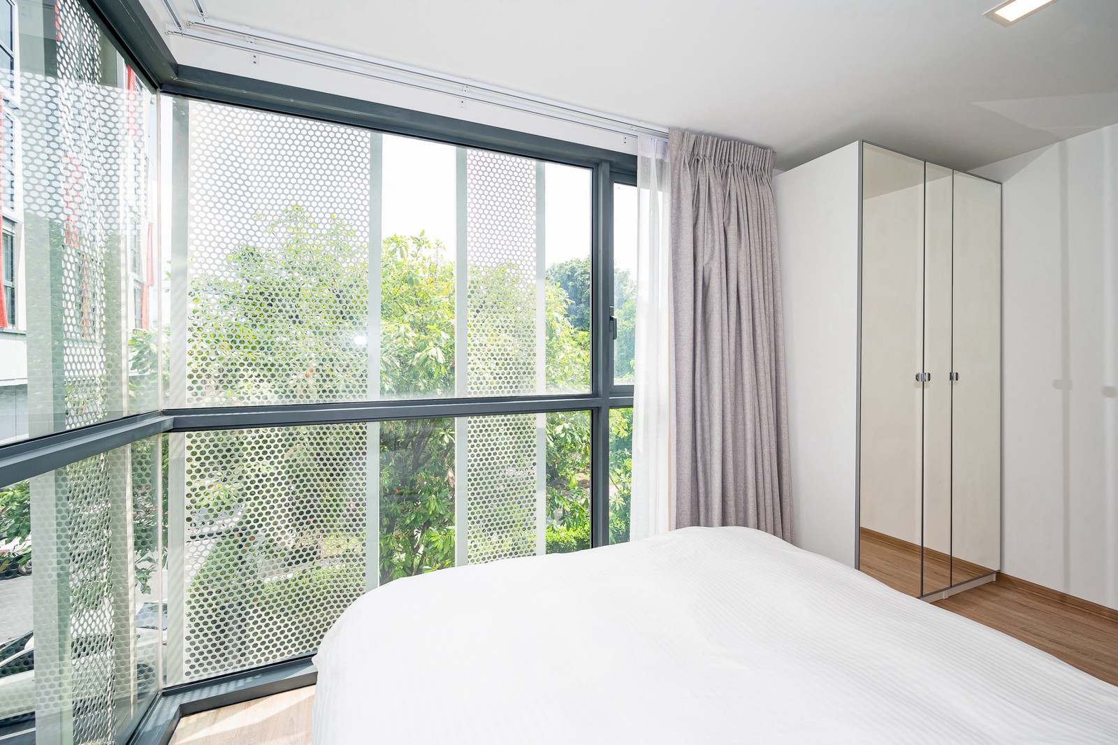 2BR: 35k ⚜️ Taka haus ⚜️ BTS Ekkamai / low rise building 