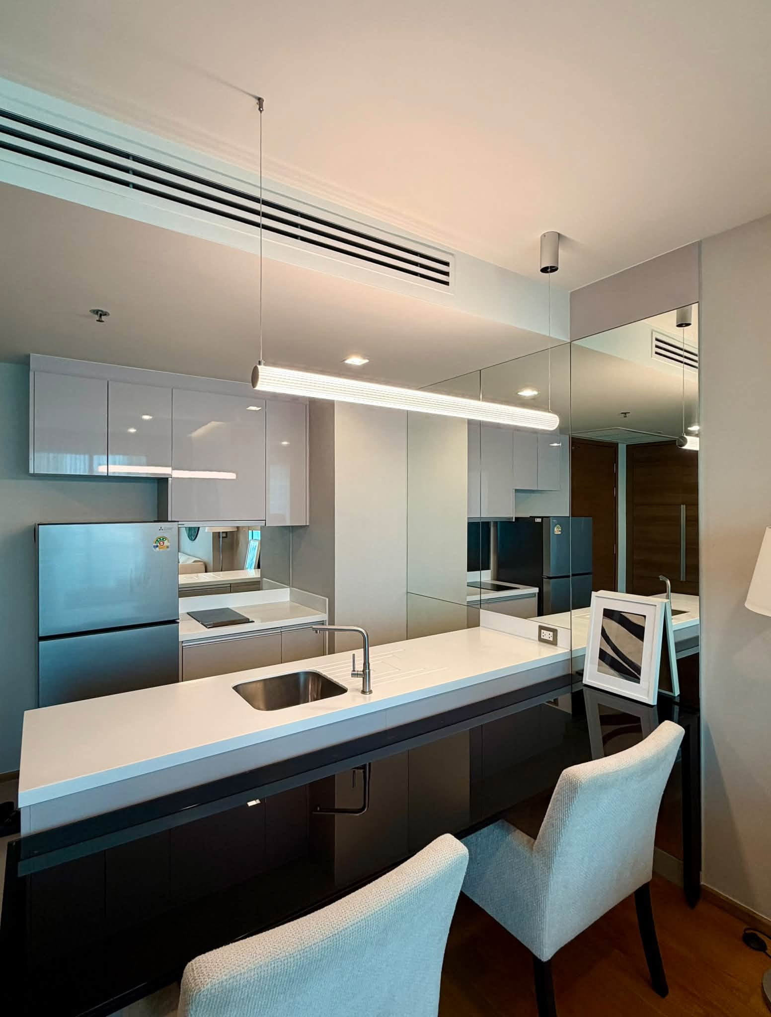 For rent, Address Sathon, 55.28 sq m, 24th floor, fully furnished, 13.55 million baht, 1 bathroom, 1 living room, 24th high floor, east facing, fully furnished with furniture. For rent, Address Sathon, 55.28 sq m, 24th floor, fully furnished, 13.55 million baht, 1 bathroom, 1 living room, 24th high floor, east facing, fully furnished with furniture.