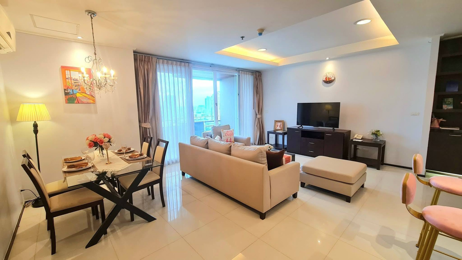 ให้เช่าเซอร์วิสอพาร์ตเมนต์แบบ 2 ห้องนอน (ยูนิต 2201) ชั้น 20 ที่ Piyathip Place พื้นที่กว้างขวางถึง 173 ตารางเมตร ประกอบด้วย 2 ห้องนอน 2 ห้องน้ำ และห้องแม่บ้าน – รูปที่ 4