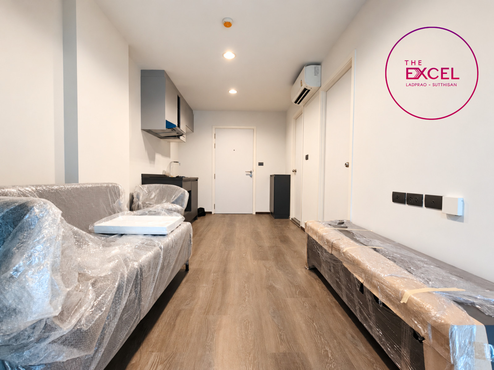 The new room has never been used. Condo in the middle of the city, easy to travel anywhere, large type room, 1Bedroom plus, has a multi-purpose room inside, does not flood, The Excel Lat Phrao-Sutthisan. In Soi Lat Phrao 62