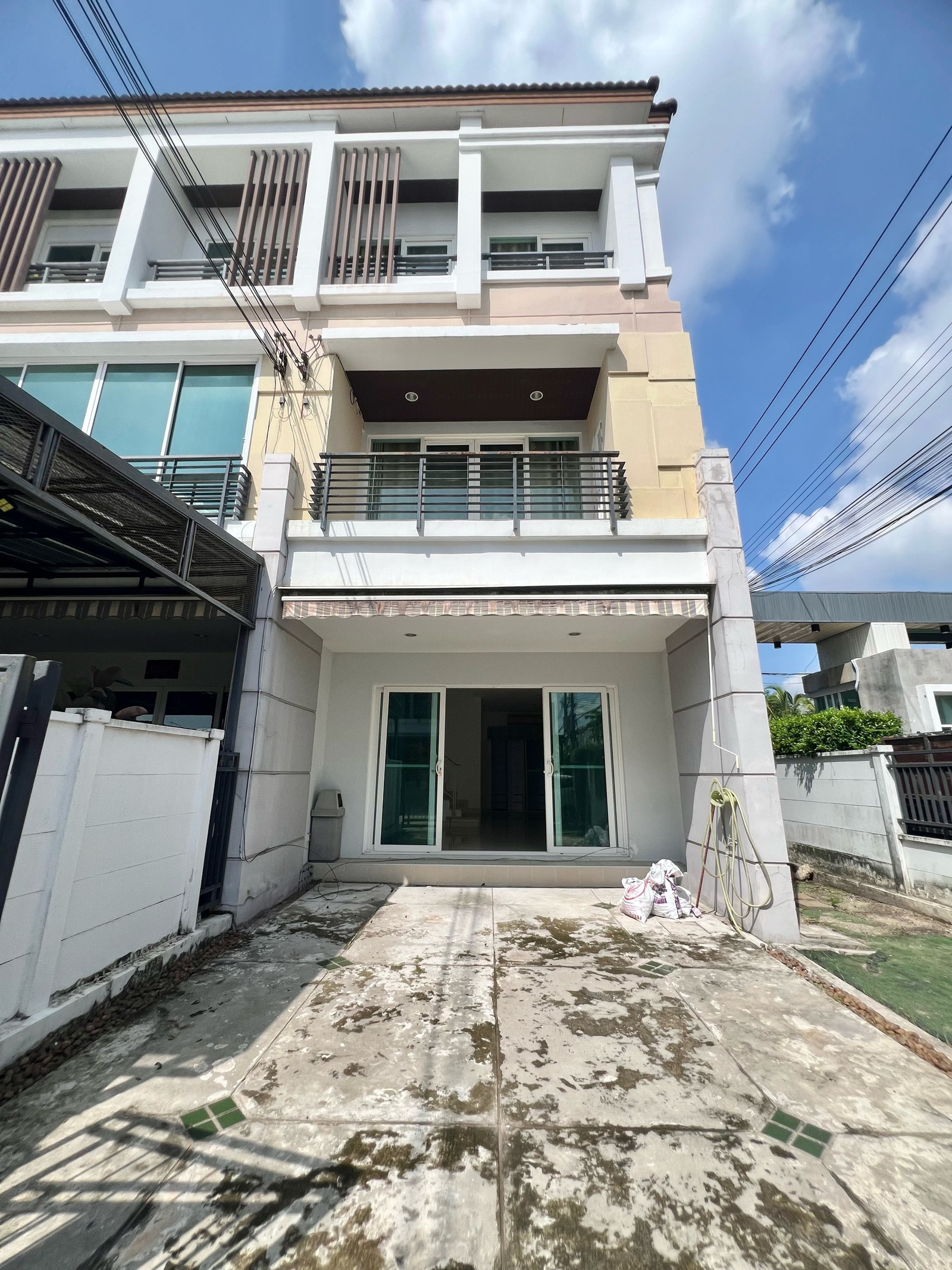 **House for sale in the middle of Lat Phrao, Sena 2, large area. **House for sale in the middle of Lat Phrao, Sena 2, large area.