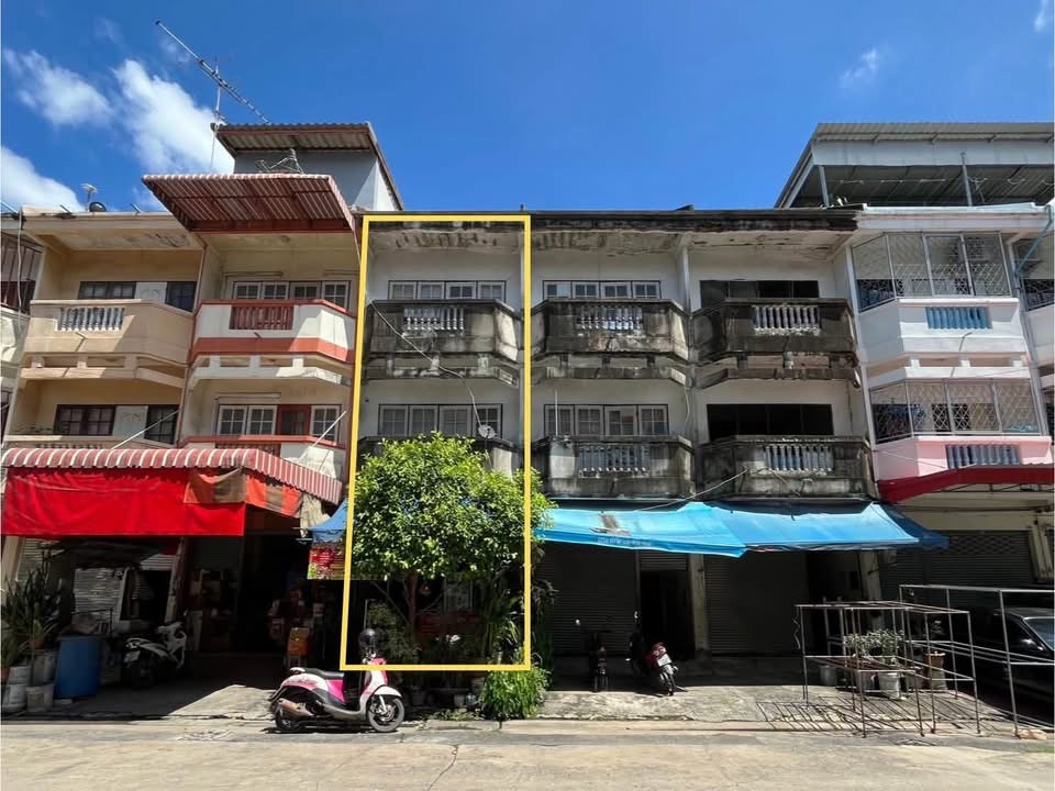 ขายอาคารพาณิชย์ 3.5 ชั้น ต้นซอย ซ.เลียบวารี 31