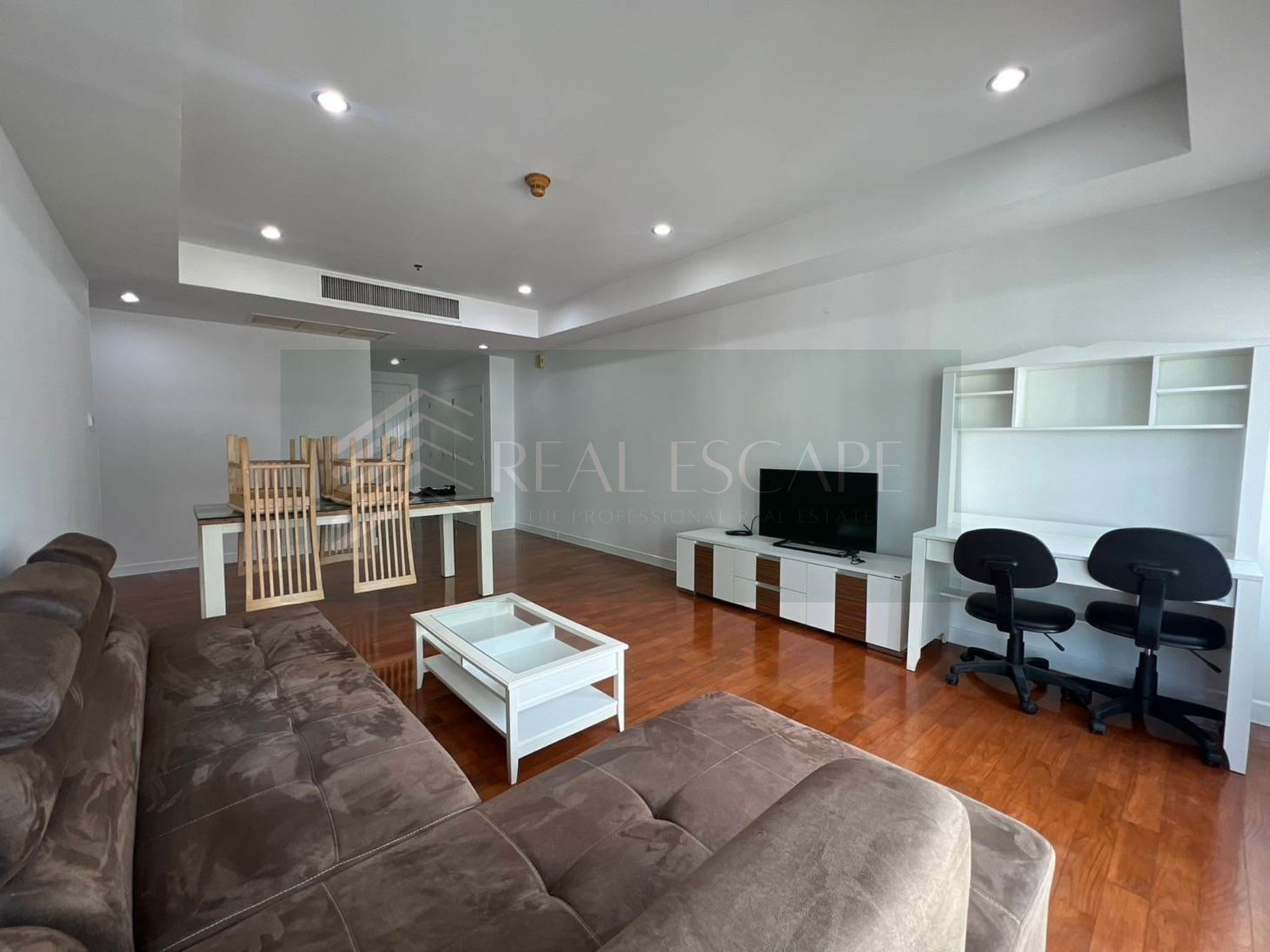 2 bedrooms - best price, spacious layout that feels like home. Big balcony with a great view and lots of natural light. – รูปที่ 2