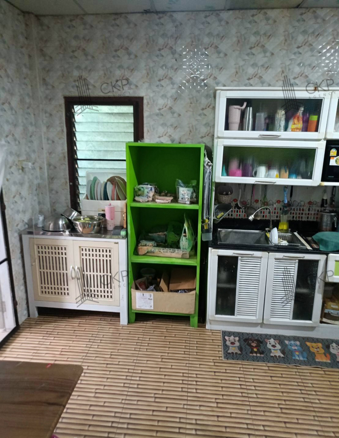 L260164 | 2-story house for sale in Omthana 1 Village, Sai Noi, Nonthaburi. This corner unit sits on a 54.5 sq. wah plot, located right next to a playground in a pleasant, leafy environment with ample space for relaxation around the house. – รูปที่ 2
