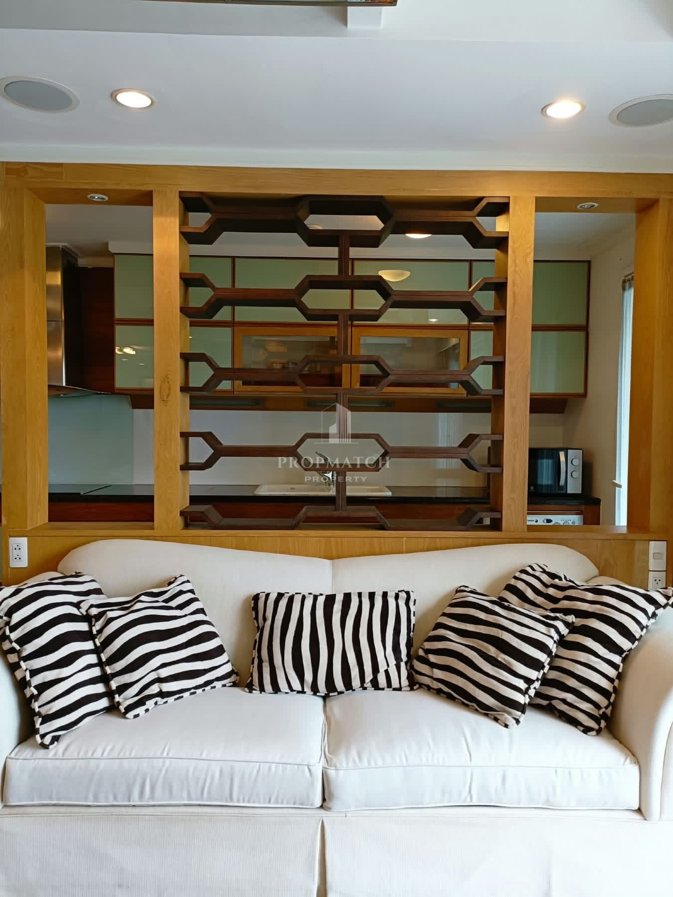 ✨Flash Deal ✨AVENUE 61 (2Bed 1Bath 102SQM.) Ready to move in! Only 10,000,000 baht Tel.0981315848 @propmatch