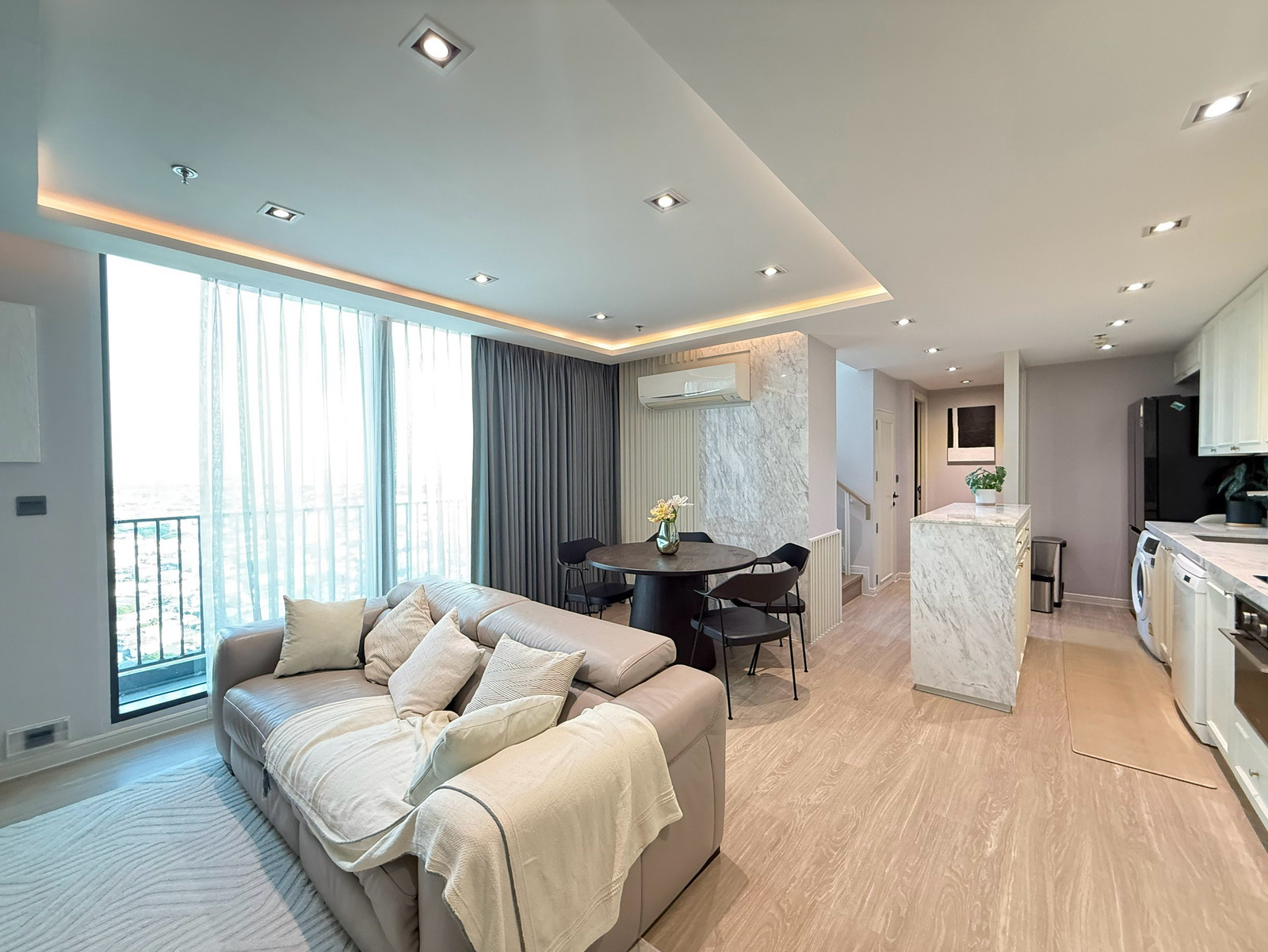 ให้เช่า C Ekkamai Condo Penthouses 3 bed 2 bath ชั้น 43 วิวสูง – รูปที่ 2