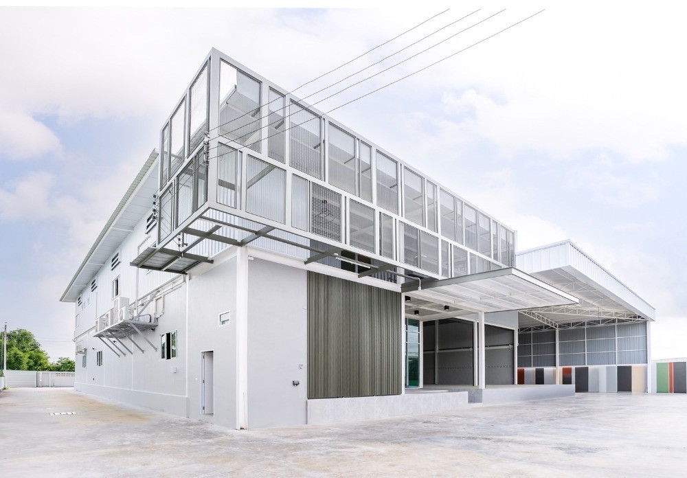 Warehouse for rent with office, Soi Romklao 23, Lat Krabang, Bangkok, area 1,385 square meters, ceiling height 8 meters, supports containers.