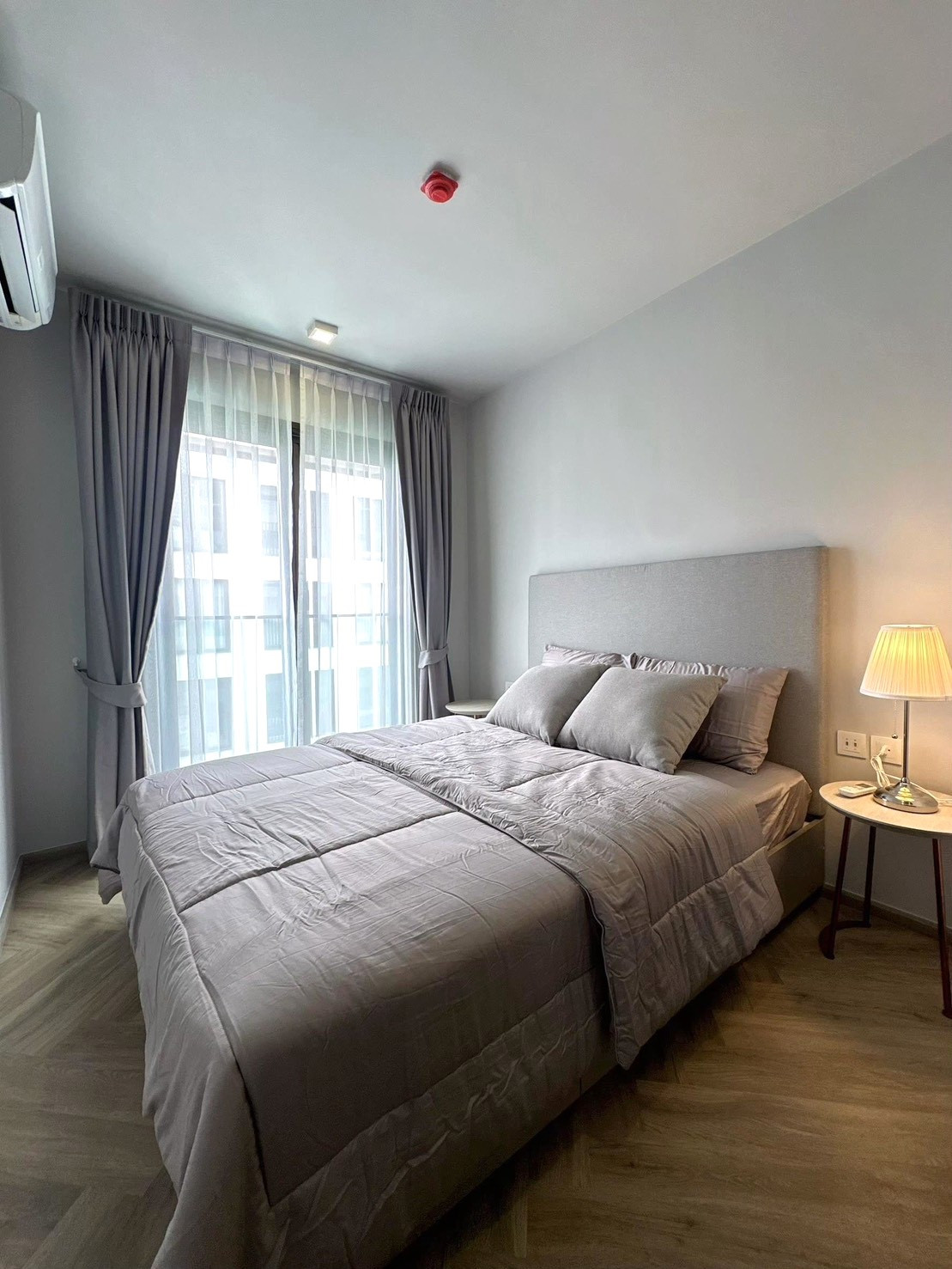 📍 𝐏-𝟏𝟎𝟔𝟒𝟕 | ให้เช่า Chapter Thonglor 25 วิวสระ แต่งครบ! ใกล้ BTS ทองหล่อ 𝟐𝟓,𝟎𝟎𝟎 บาท/ด. | Line ID: @easycondoplus | 099-229-6397