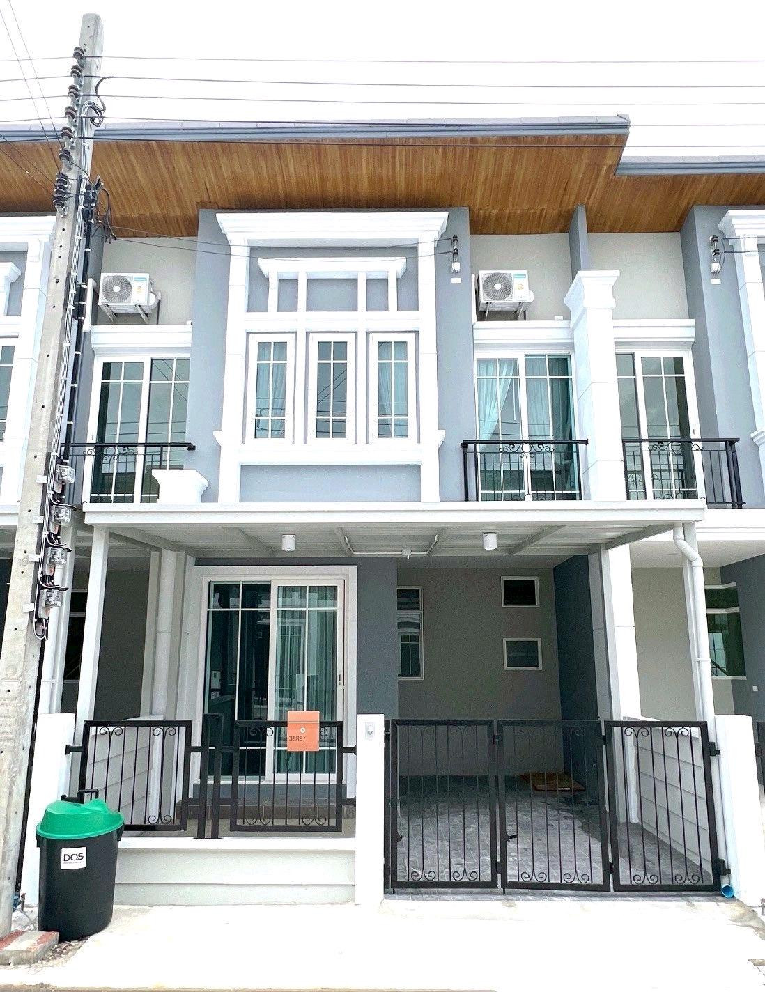 For rent: Golden Town Sukhumvit–Lasalle 🛋️ Complete furniture and electrical appliances, about 1 km from Sukhumvit Road and BTS.