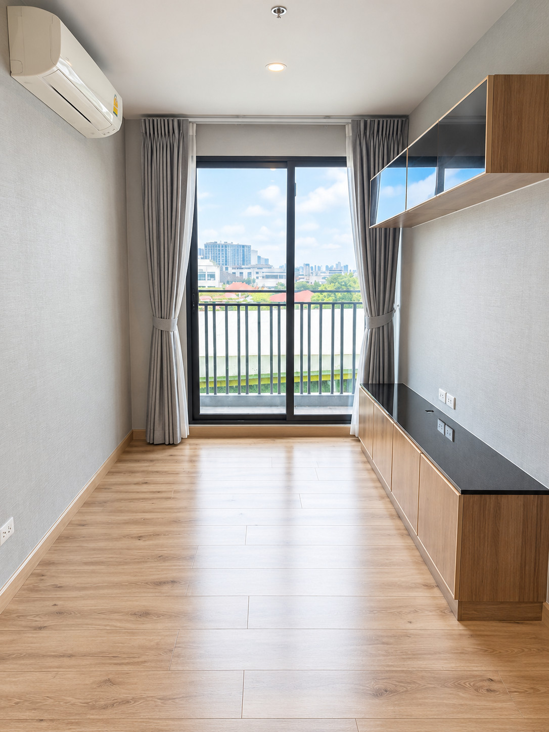 Brix condominium for sale, 2 bedrooms, near Wachira Hospital, Siriraj.