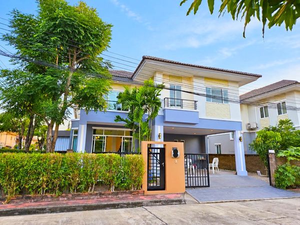 5mins to Harrow. house on Songprapha Road. 3 bedrooms, 3 bathrooms, fully furnished. 