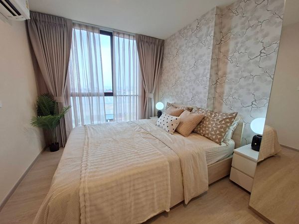 New condo, complete central area, complete with rooms, well proportioned. There is a balcony separating the bedroom and kitchen, corner room, very new, looking for the first tenant, Noble Nue Z Square Suanluang Station.