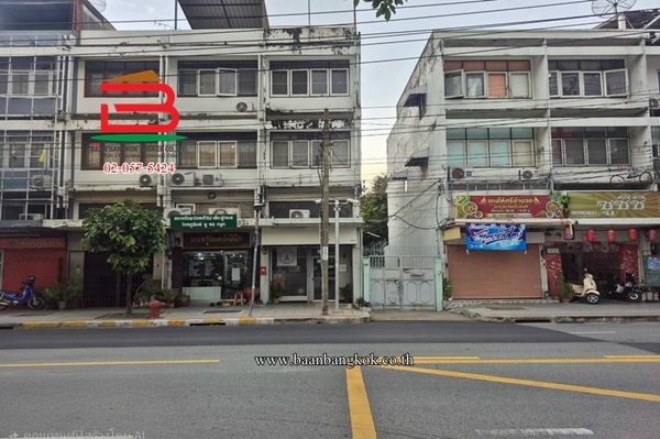 Commercial building, area 12.5 sq m., opposite Siam Commercial Bank (SCB), Bang Krabue Branch. Amnuay Songkhram Road Nakhon Chai Si Road Subdistrict, Dusit District