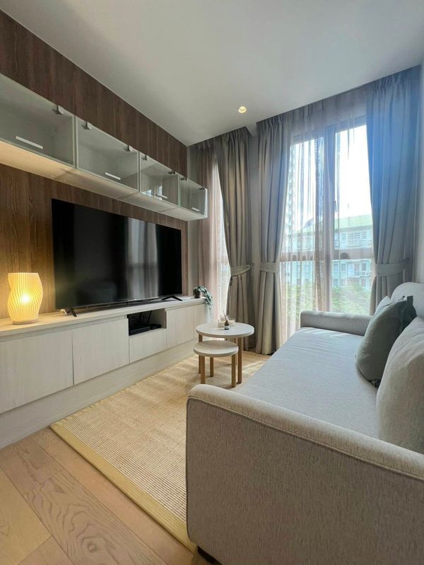 For rent: Runesu Thonglor 5, corner room, 1 bedroom, 38 sq m, 38000 baht/month *Available 2 Jan. 70*