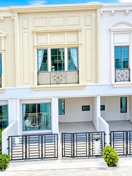 Siri Place Mega Bangna Luxurious and cozy 3-bed 3-bath townhome with 16 sq.w. land area and 100 sq.m