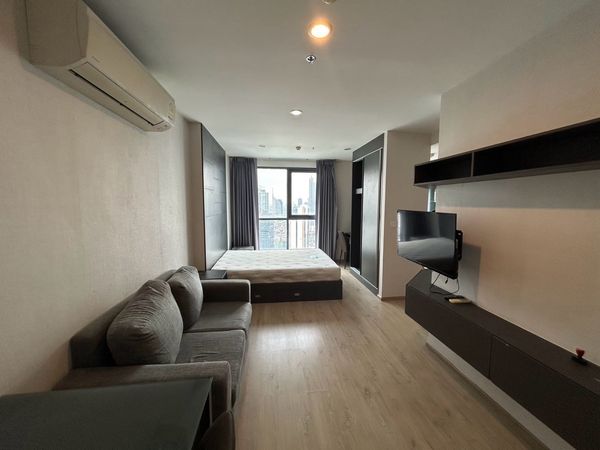 ✨ For rent Ideo Q Chula - Samyan ✨💰 Rental price: 20,000 baht/month 💖 Studio size 28 sq m. 📞 Contact : Aomam (Agent) Tel./Line ID : 095-587-1692 WhatsApp : +66 95 587 1692