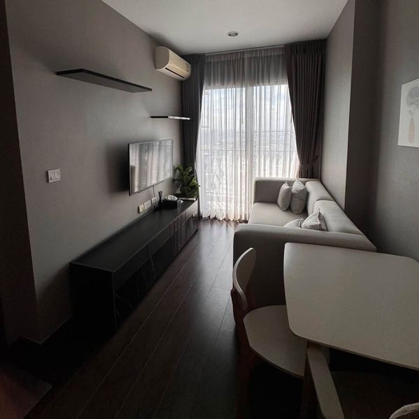 ปล่อยเช่า C Ekkamai Condominium 1 ห้องนั่งเล่น 17500 บาทต่อเดือน 1 ห้องนั่งเล่น ครัวเปิด พร้อมทำอาหาร