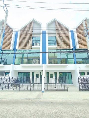 300 m. from BTS Bearing New 3-story home office for sale/rent located St. Andrews International School. Features 2 bed 3 bath 21 sq.wa.