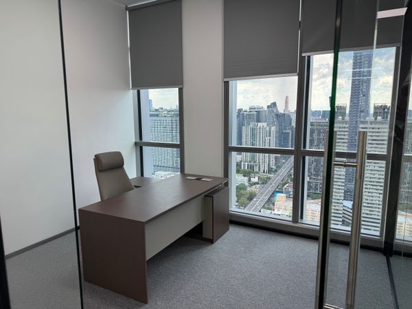 Rent office space fully furnished, near MRT Phra Ram 9