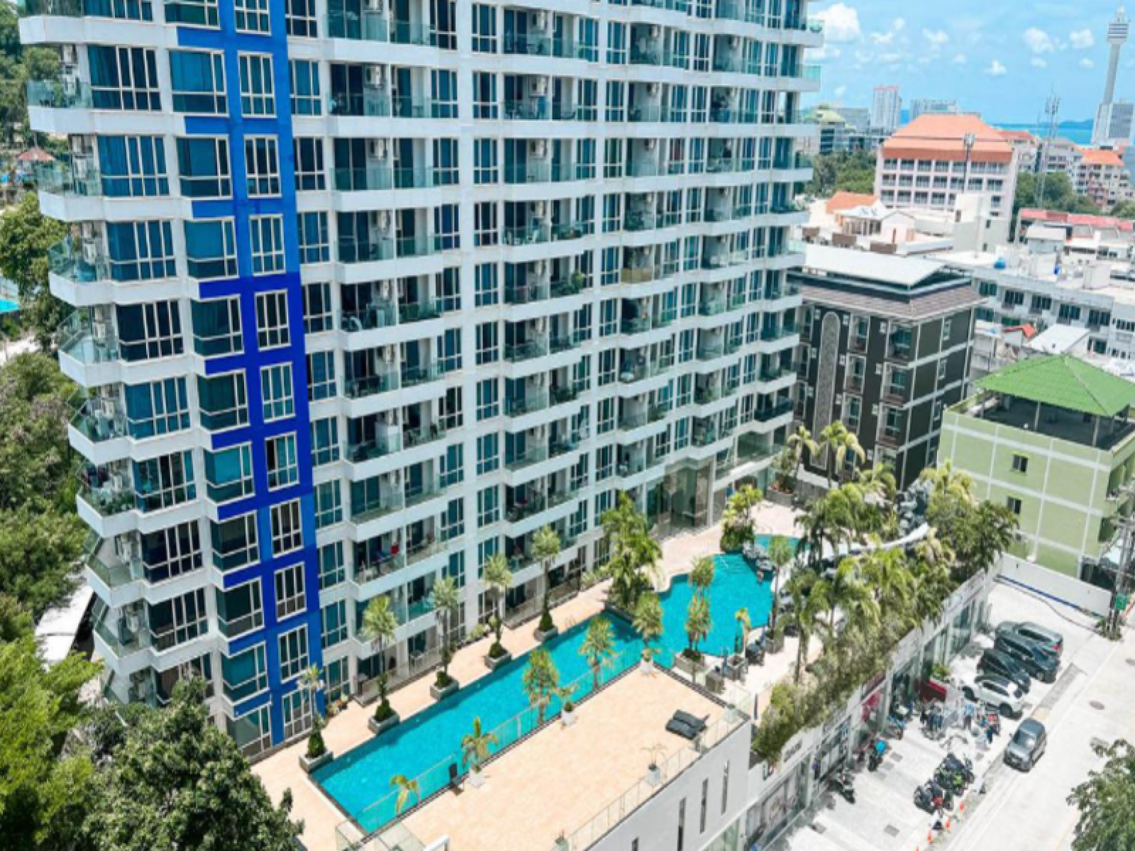High-Floor Studio with City View – The Cliff Condo Pratumnak