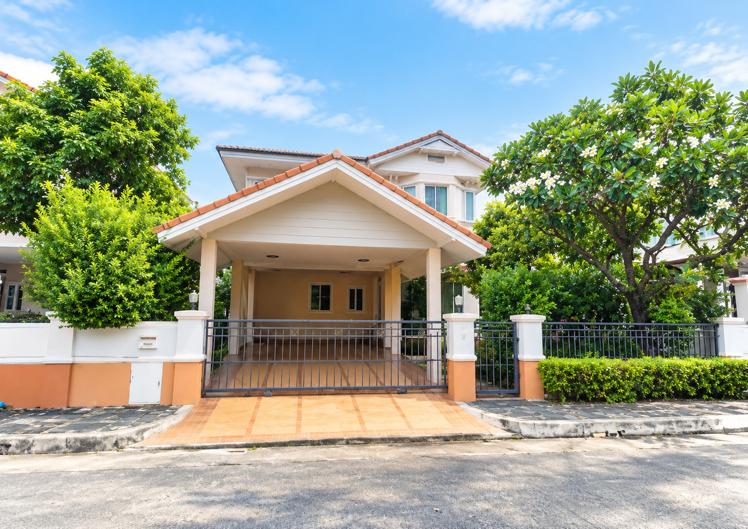 บ้านเดี่ยว ทำเลฮิต ราคาลดได้อีก! มัณฑนา พระราม 9-วงแหวน ใกล้รถไฟฟ้า ARL บ้านทับช้าง