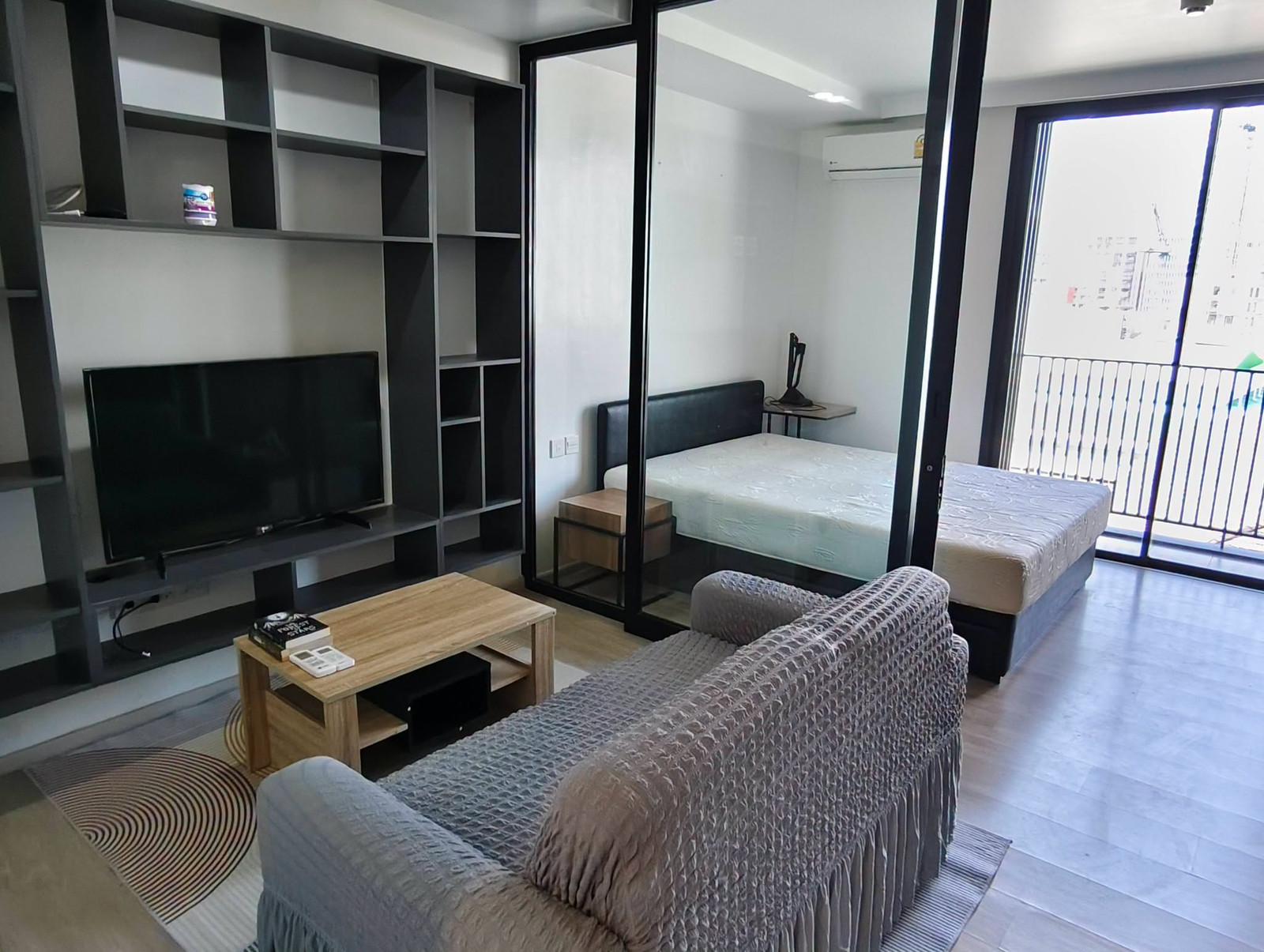 Condo for rent at Maestro 02 Ruamrudee - 1 bedroom, 1 bathroom - 28 sq.m. - Rent: 24,000 THB/month [BWr2610043] 