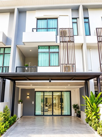 Kaset-Nawamin107-113 Modern 3-story townhome Phothalai Prasert-Manukitch for sale/rent located 400
