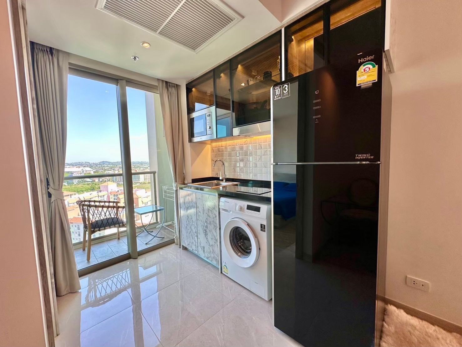 97987 - Luxury condo for sale, The Riviera Monaco, Na Jomtien (17th floor), fully furnished, full electrical appliances. Ready to move in / rent out immediately.