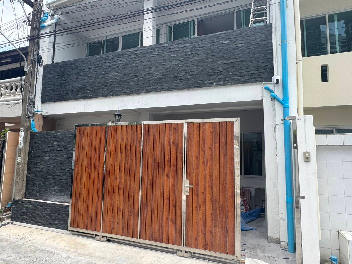 Townhouse for rent, 26 sq m, in the heart of Sukhumvit, convenient travel, Soi Sukhumvit 26.