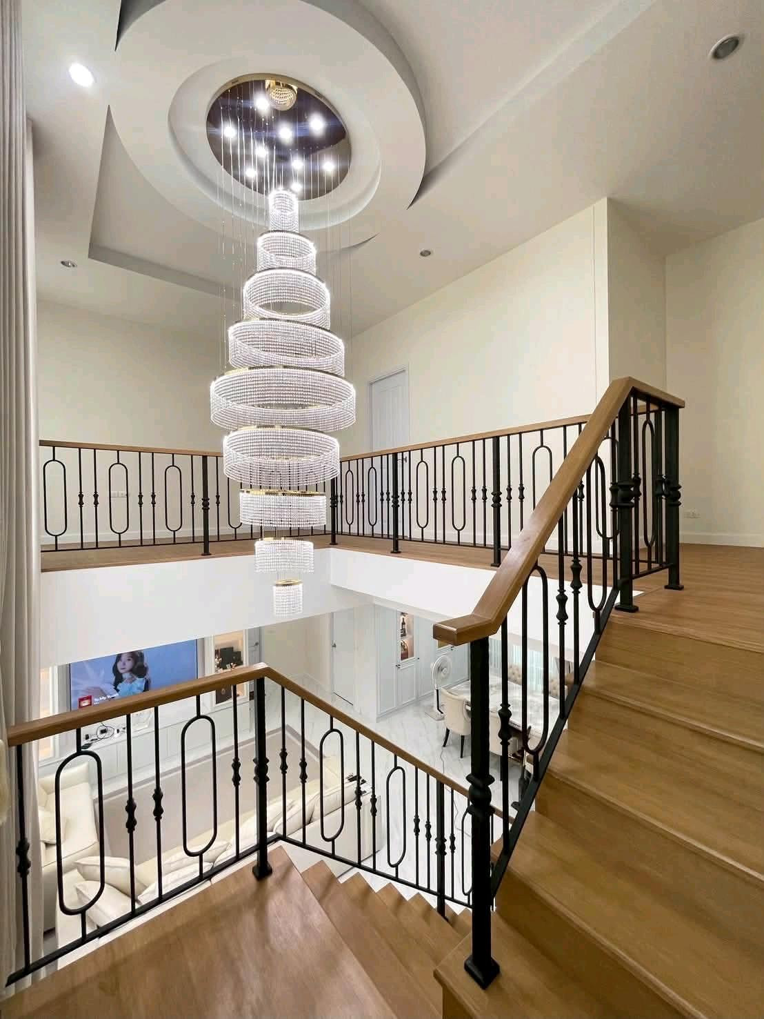 ✨ บ้านเดี่ยวหลังใหญ่ สไตล์ Classic Modern ตกแต่งสวยโทนอบอุ่น บ้านใหม่พร้อมอยู่ ฟังก์ชันครบถึง 5 ห้องนอน เหมาะสำหรับครอบครัวใหญ่ หรือผู้ที่ต้องการบ้านหรูพร้อมพื้นที่ทำงานส่วนตัว 🤍  – รูปที่ 4
