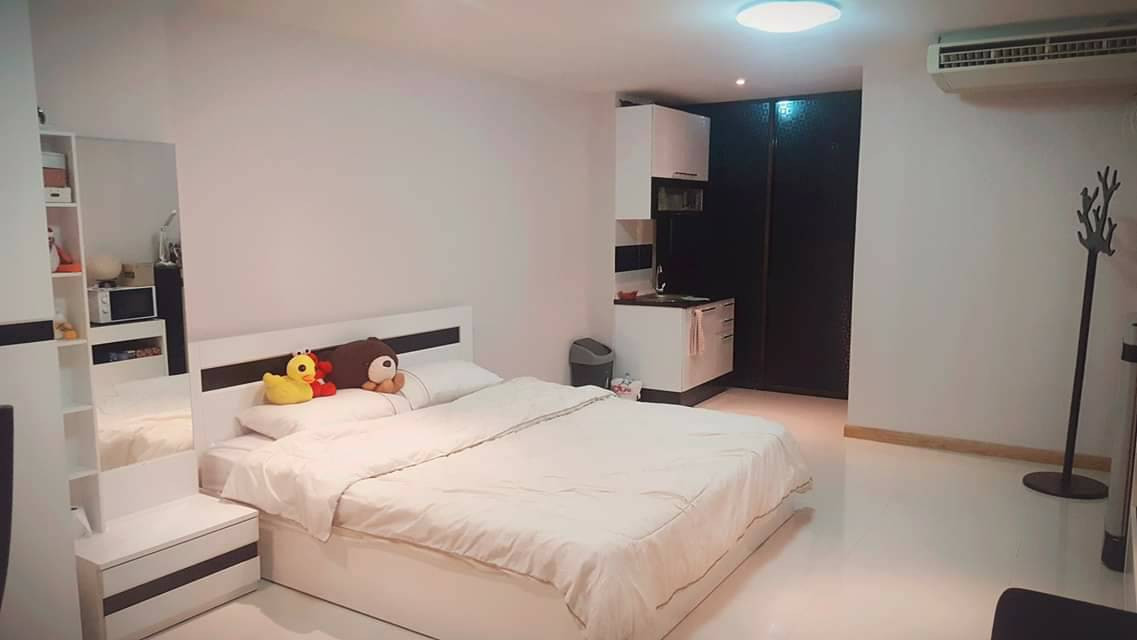 P-107375 — For Sale with Tenant: Ratchada City Condo Ratchada Near MRT Sutthisan. 9th Floor, Studio Unit 1 Bathroom. Fully Furnished with New Aircon. Perfect for Investment. 085-592-2897 Line: @easythaihome 